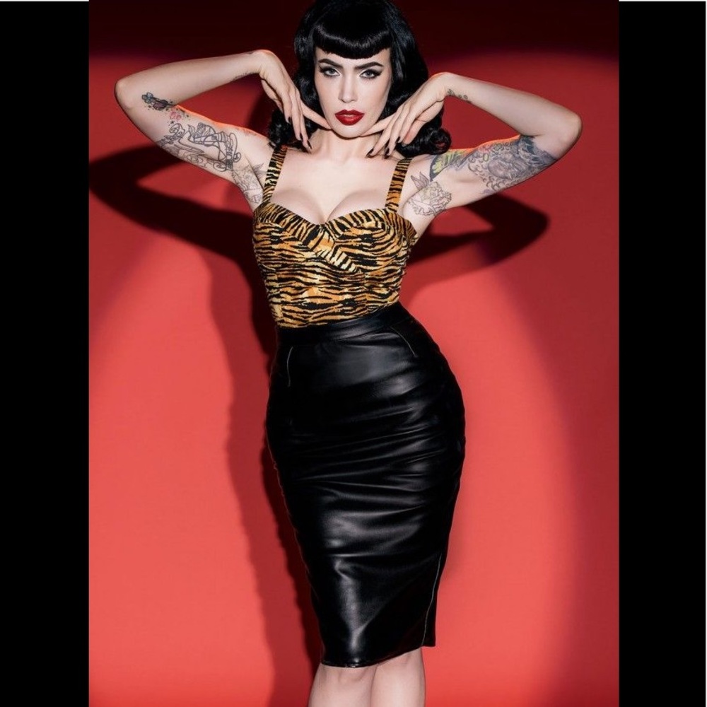 🦄 Deadly Dames Deadly Black Curves Skirt Sz L NWT